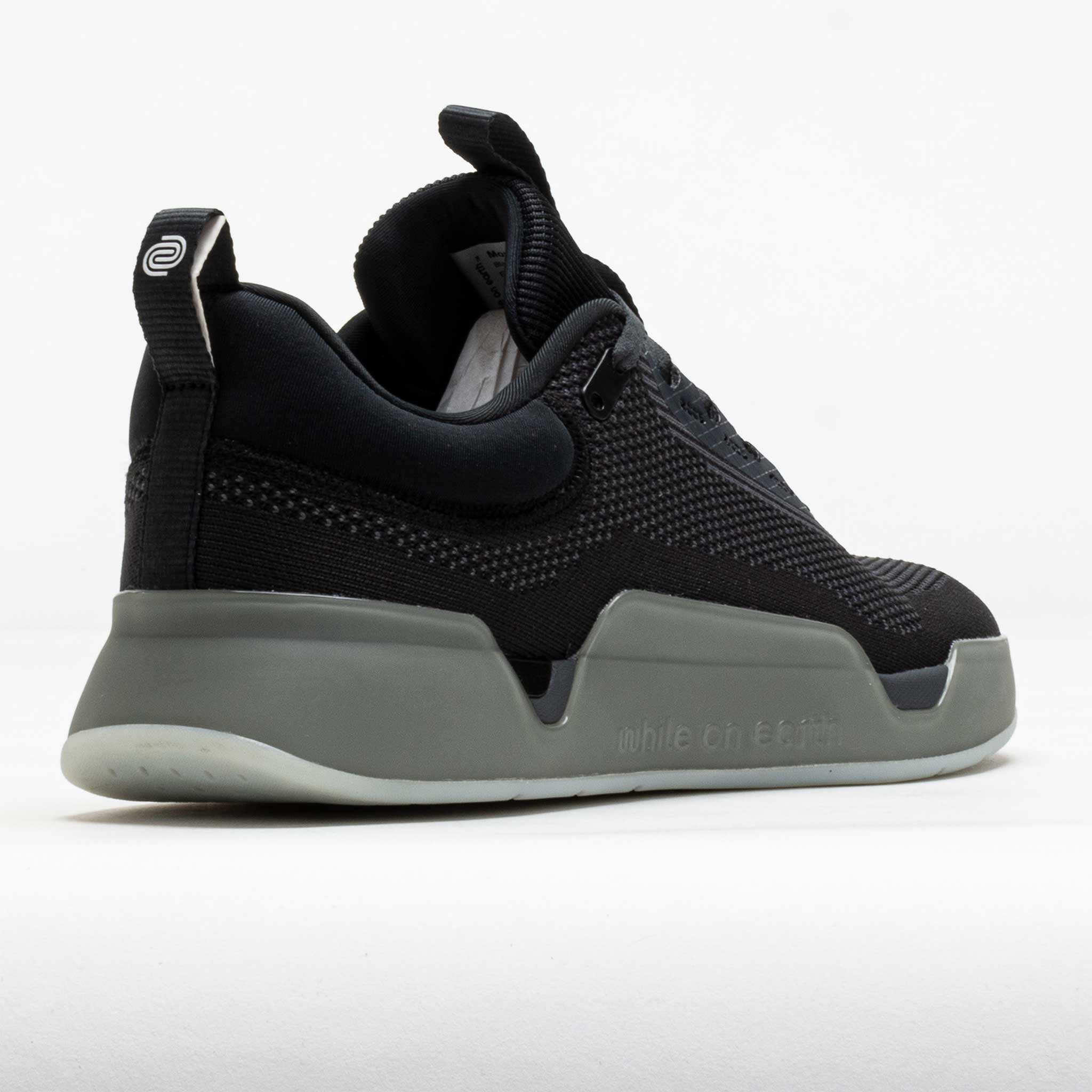 while on Earth Move Trainer Unisex Black/Moon