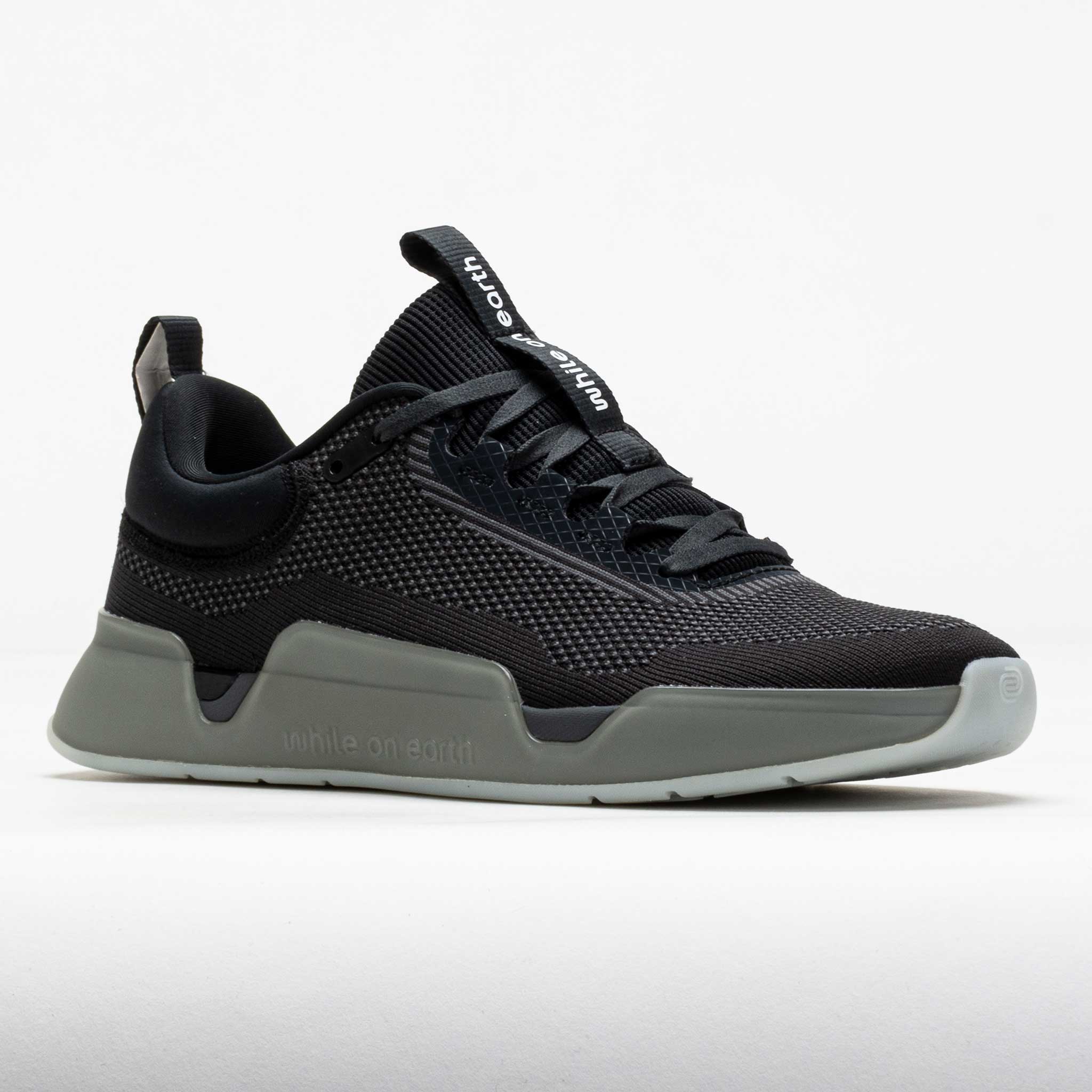 while on Earth Move Trainer Unisex Black/Moon