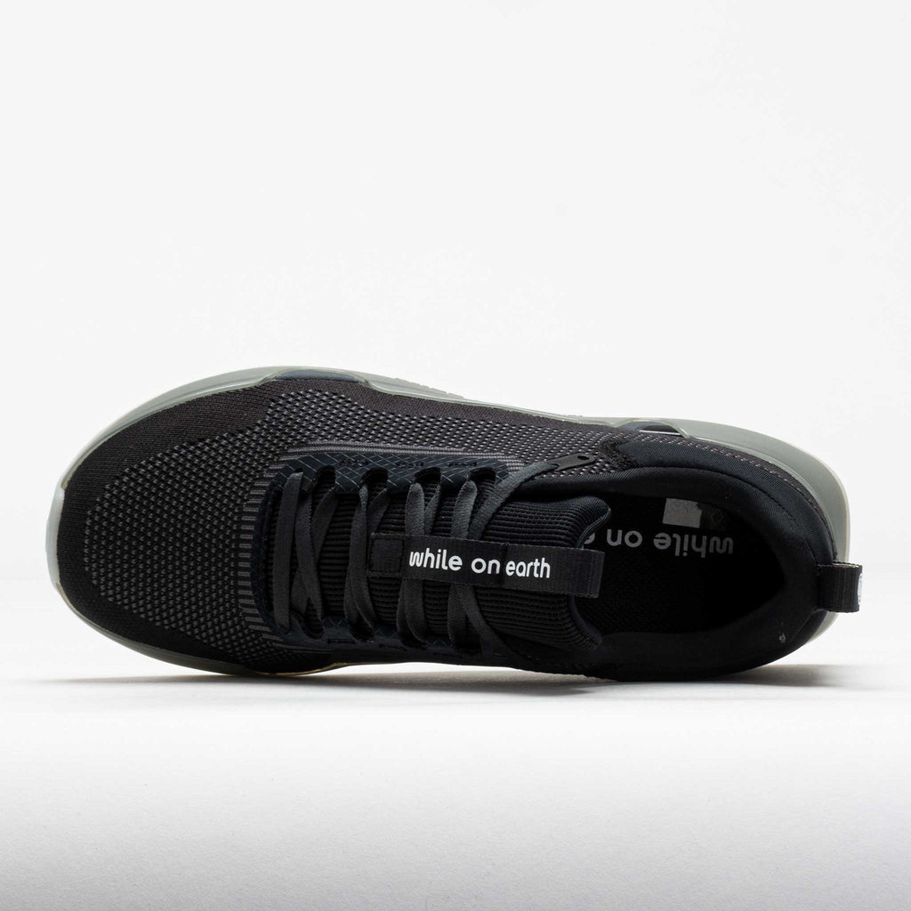 while on Earth Move Trainer Unisex Black/Moon