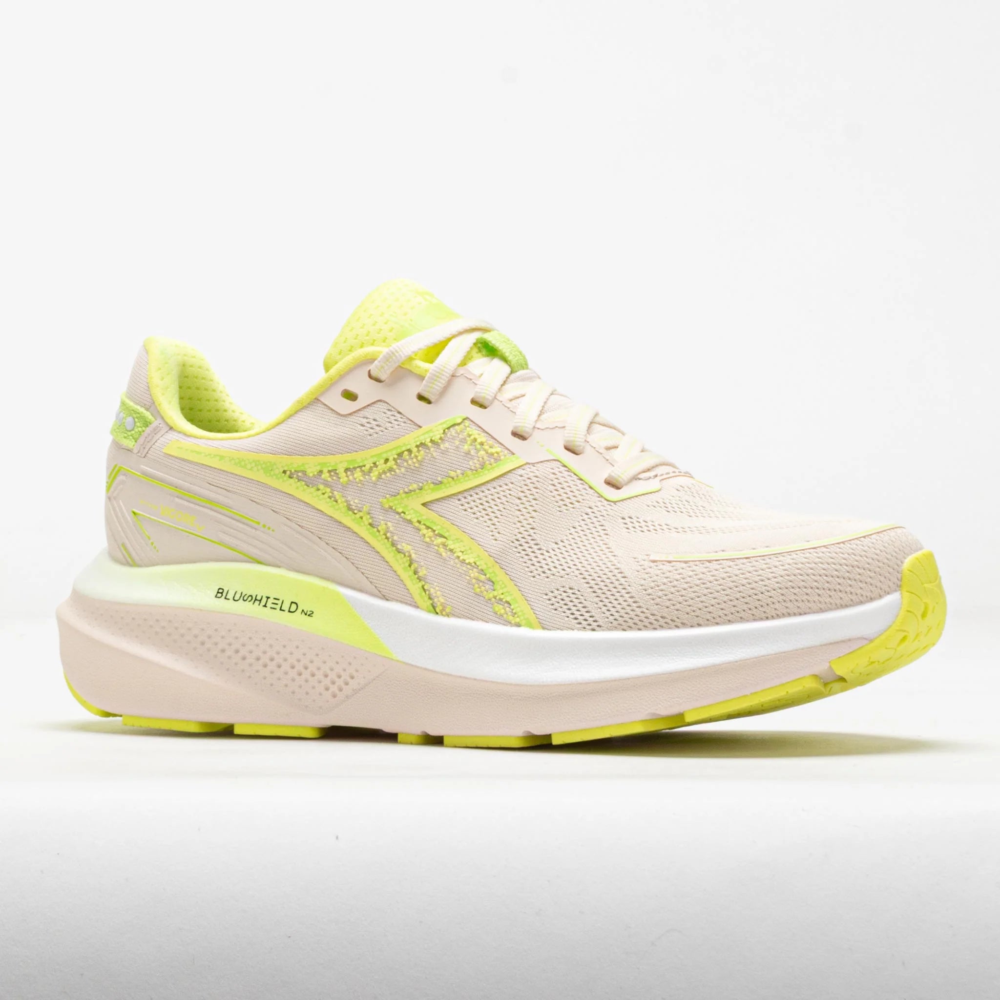 Diadora Mythos Blushield Vigore V Women's Buttercream/Minced