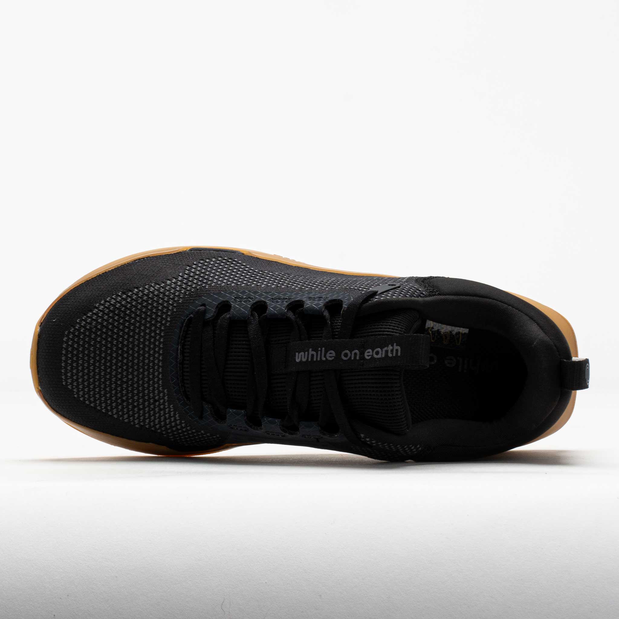 while on earth Move Trainer Unisex Black/Gum