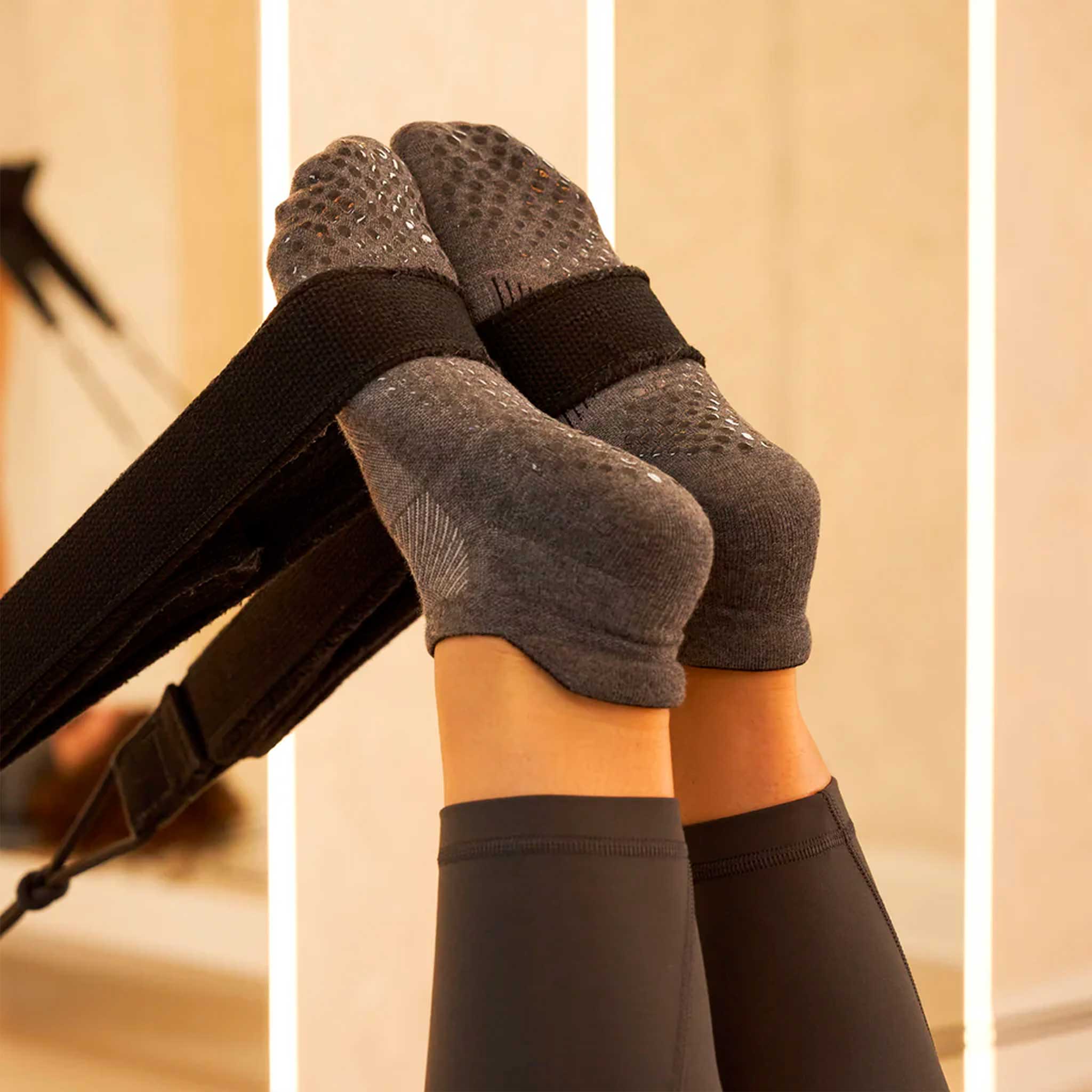 Feetures Elite Grip Max Cushion Tab Socks