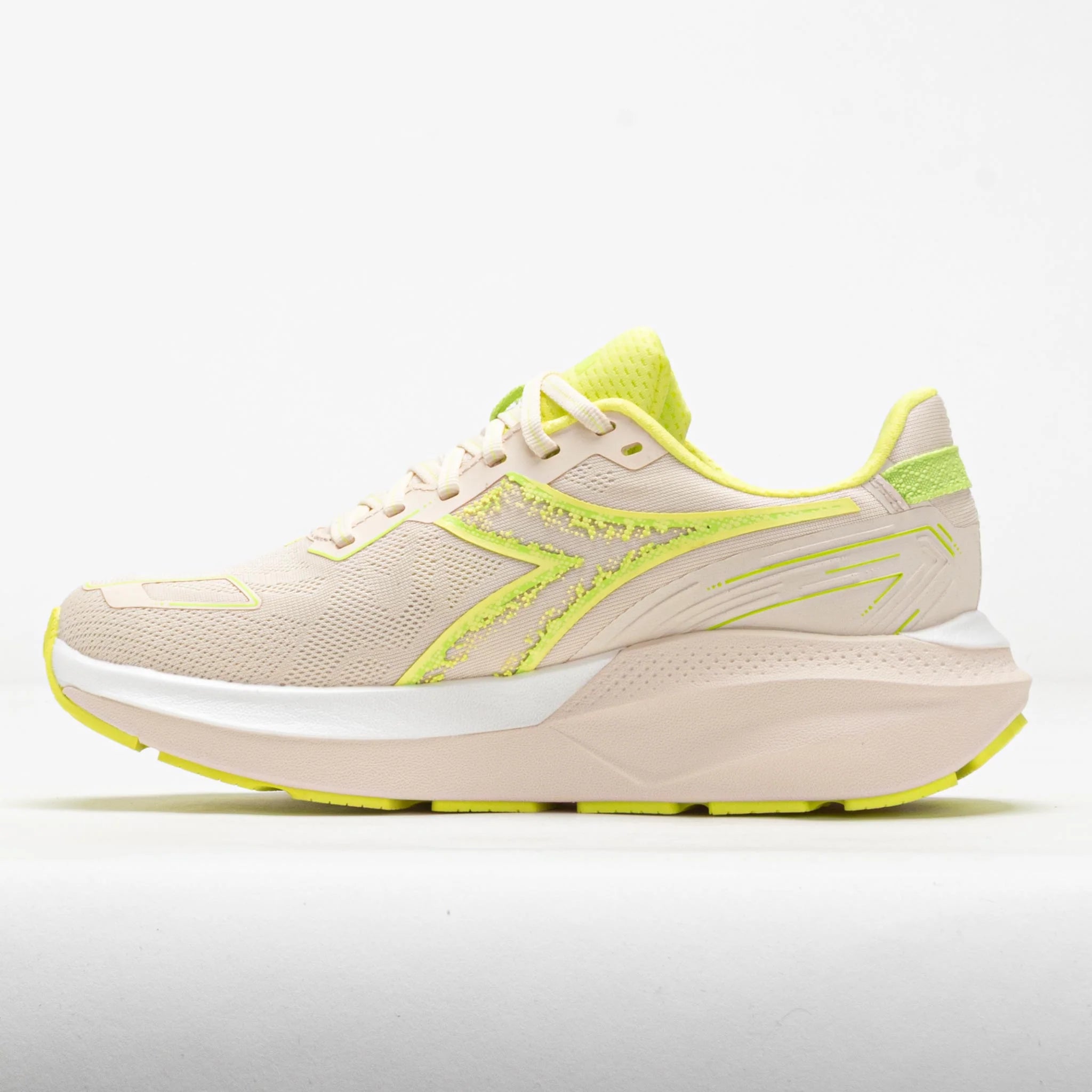 Diadora Mythos Blushield Vigore V Women's Buttercream/Minced