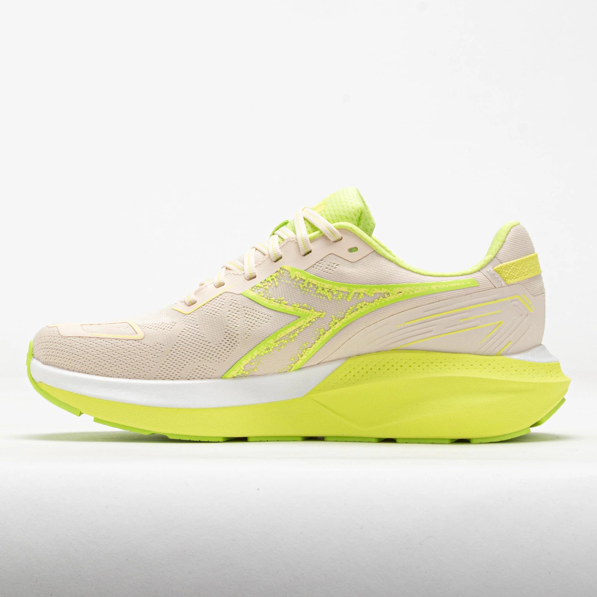 Diadora Mythos Blushield Vigore V Men's Butter Cream/Minced