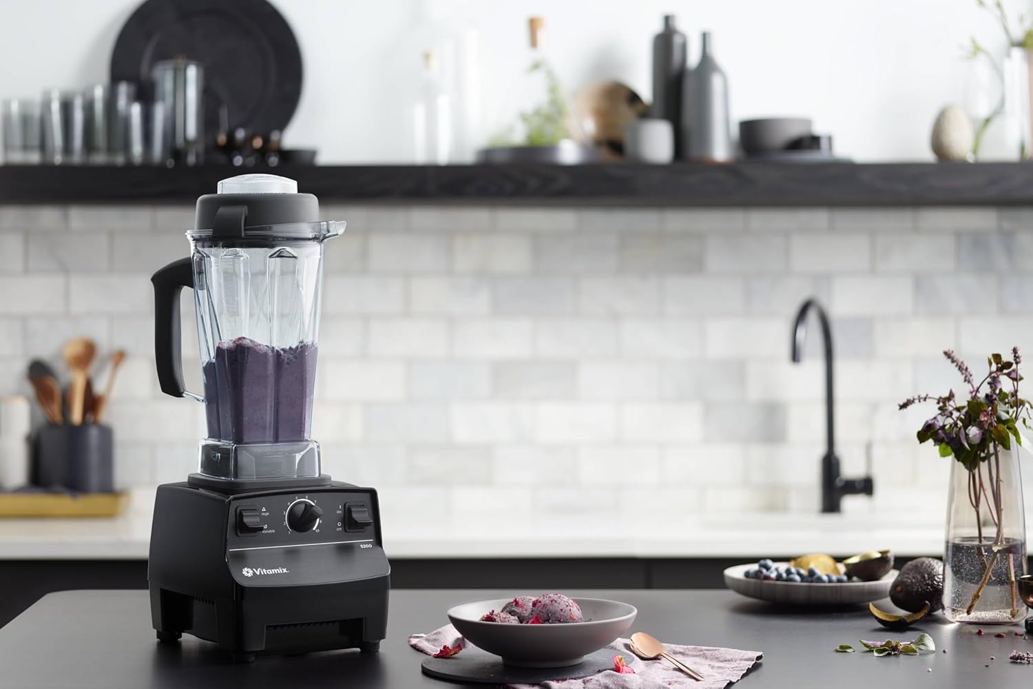 Vitamix 5200 Blender, Professional-Grade, 64 oz Container, Self-Cleaning, Black