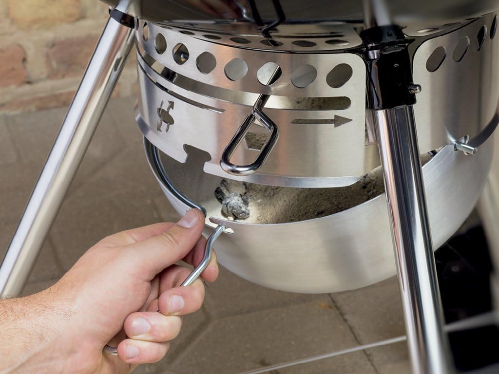 Weber Master-Touch Charcoal Grill  22-Inch  Black – Premium Outdoor BBQ Grill with Tuck-Away Lid Holder & One‑Touch™ Cleaning System  Porcelain‑Enameled Kettle